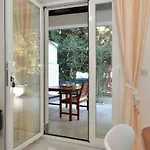 Apartment Dora *