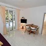 Apartment Dora Murter