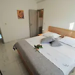 Dora Apartment *