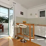 Dora Apartment *