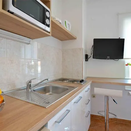 Dora Apartment *