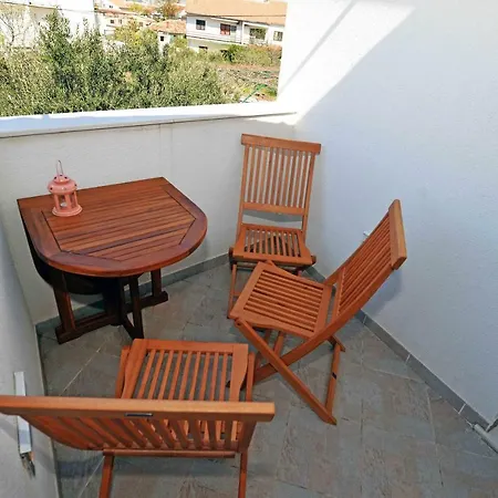 Dora Apartment *