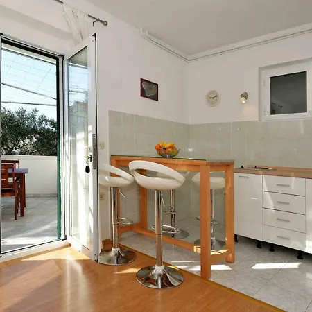 Dora Apartment *